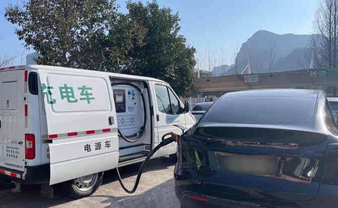 上栗汽车搭电