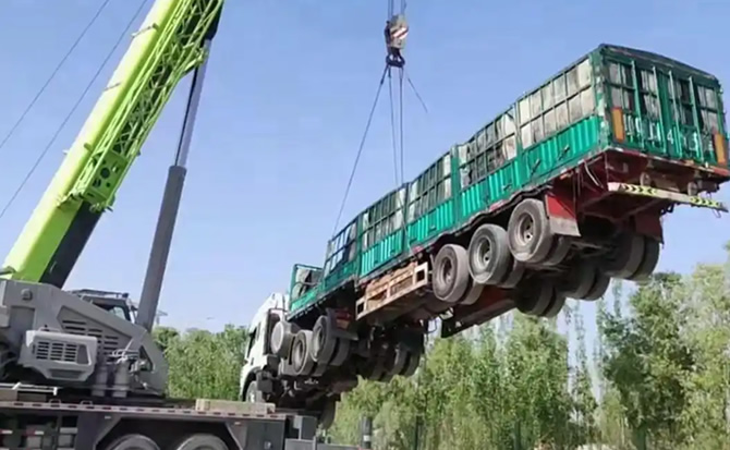 上栗道路脱困救援案例